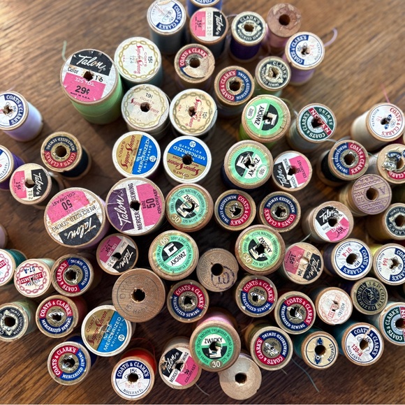 Clarks Assorted Colorful Thread Spools - Picture 2 of 3